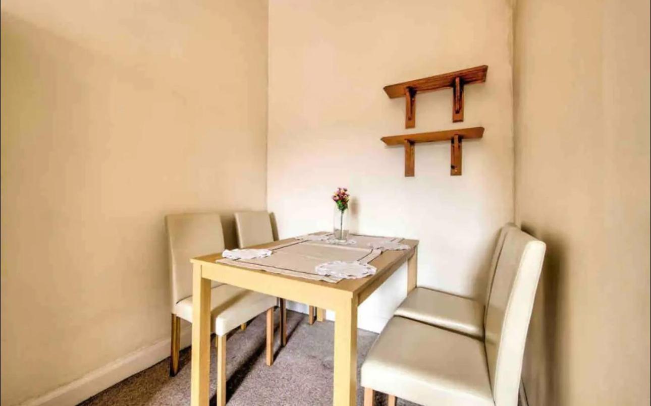 Guest house Cosy, Large Double In A Shared Flat *