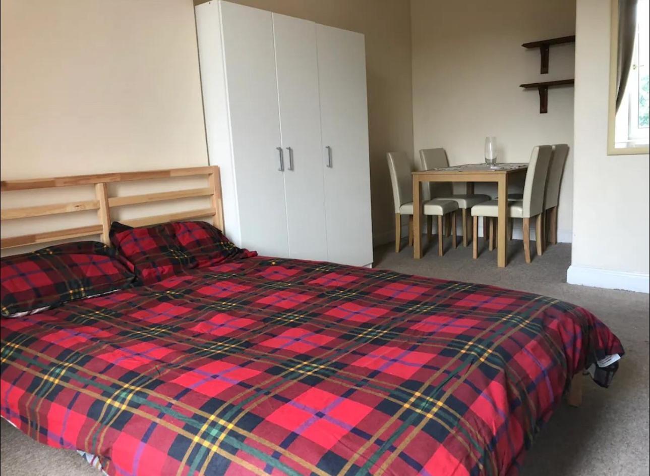 Guest house Cosy, Large Double In A Shared Flat *